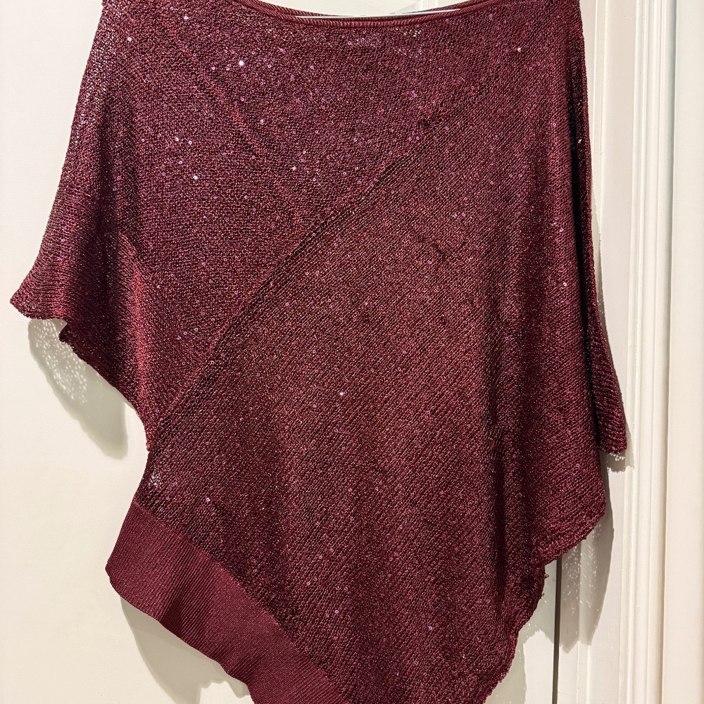 Knitted ,unsymetrical Cutout shoulder BCBG top